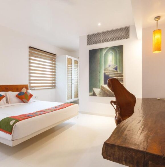Le Sutra Hotel, Khar West