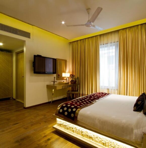 Le Sutra Hotel, Khar West